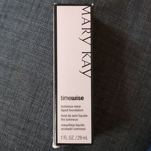 Mary Kay Timewise Luminous-Wear Foundation Beige 4
